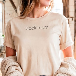 Book Mom T-Shirt: Comfy Bookworm Mama Tee