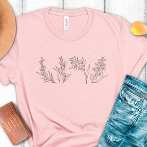 August Personal Birth Flower, Birth Month Flower Design, Gladiolus Line Drawing Shirt, Floral Birth Month Crewneck, Birth Flower Bouquet
