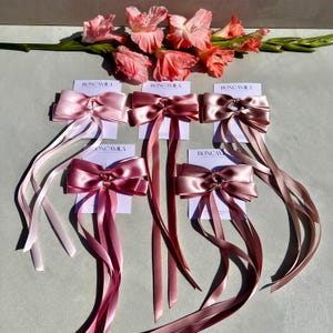 ELENKAのピンクのデラックスサテンリボンヘアクリップセット（ロングテール付き）ハンドメイド