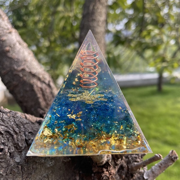 Orgonite Pyramid with Crystal, Spiral Copper Wire Energy Generator for Meditation