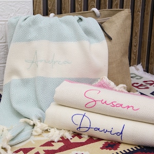 Toalla de algodón ultra suave con monograma, regalos para ella, 40" x 70", regalos para fiestas de novias, bodas y fiestas, regalos para parejas, regalos para empleados