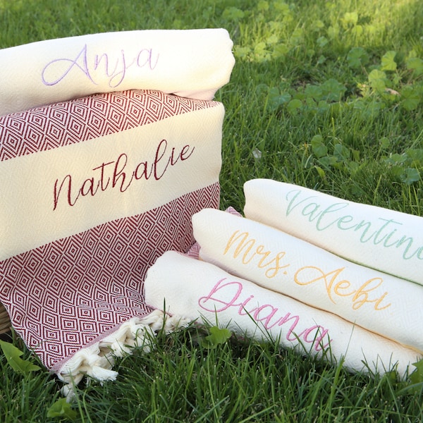 Serviette de plage personnalisée pour mariage, Cadeaux pour elle, 40 x 70 po., Cadeaux pour un anniversaire, Vente en gros de serviette de bain, Shower de bébé, Serviette de bain en coton brodée