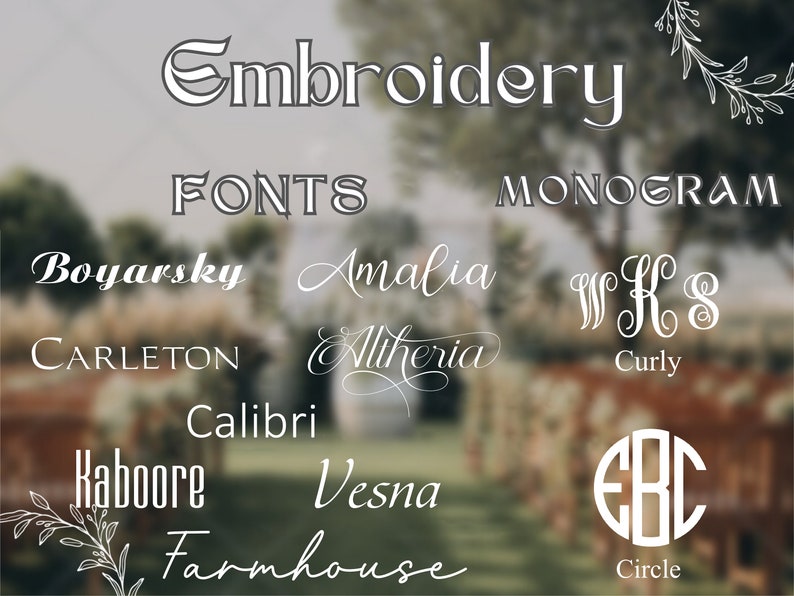 Pu&ograve; includere: Un'immagine di graphic design che mostra diversi stili di font da ricamo e monogrammi. I font includono Boyarsky, Amalia, Altheria, Carlton, Calibri, Kaboore, Vesna e Farmhouse. Gli stili di monogramma includono Curly e Circle.