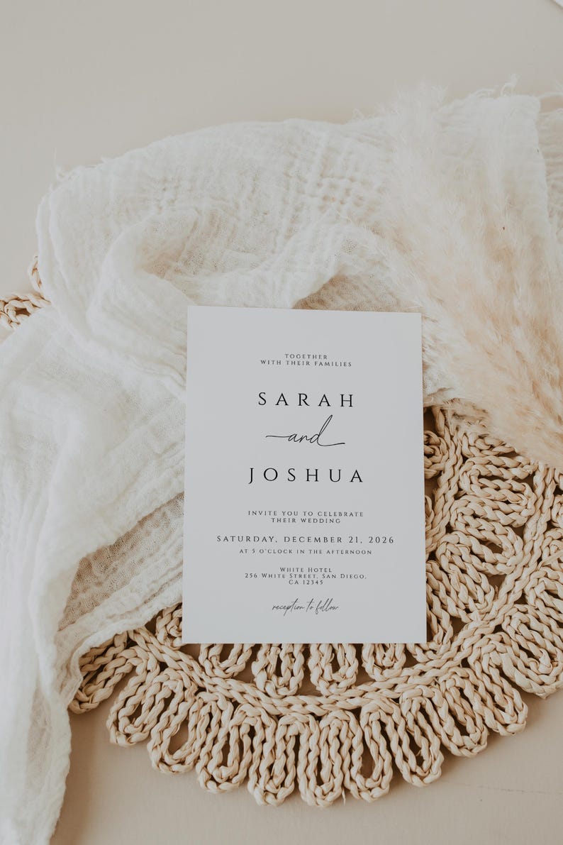 K&ouml;nnte beinhalten: Eine Hochzeitseinladung mit den Namen "Sarah und Joshua" in minimalistischem Design. Die Einladung enth&auml;lt Datum, Uhrzeit und Ort: Samstag, 21. Dezember 2026, um 15 Uhr im White Hotel in San Diego, CA.