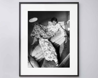Diana Ross poses for a portrait session 1975. Vintage - High Quality Print