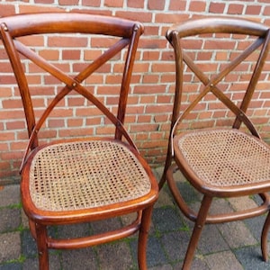 2 beautiful Thonet chairs 91