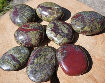 Piedras de palma de jaspe de sangre de dragón
