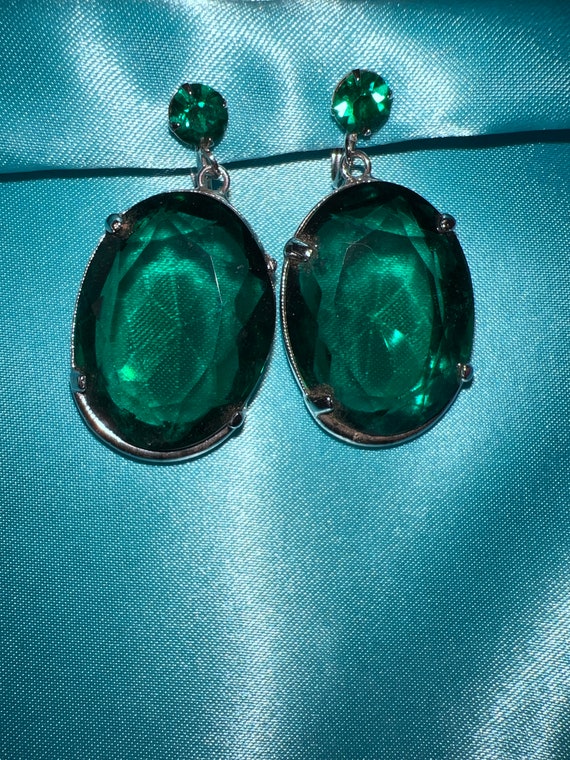 Vintage 1960s emerald green earrings