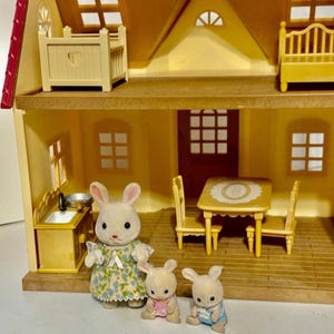 Sylvanian Families Red Roof Cosy Cottage Starter Home & Sylvanian Families Chocolate Rabbits