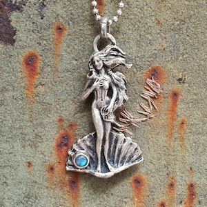 Silver Botticelli Venus with Small Shell & Gemstone