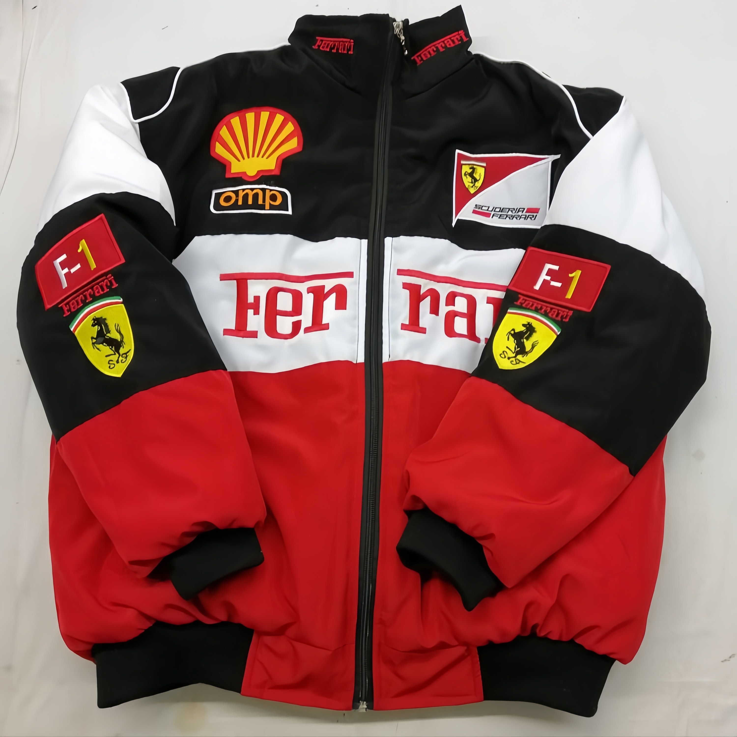 Chaqueta Vintage Ferrari Bomber Jacket F1 de segunda mano por 75 EUR en  Granja de Rocamora en WALLAPOP