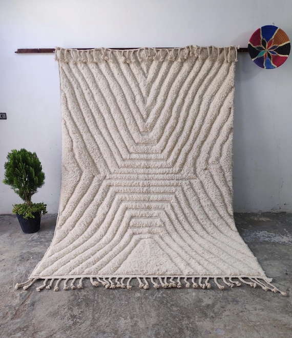 Handwoven White Wool Beni Ourain Rug: Geometric Berber Design