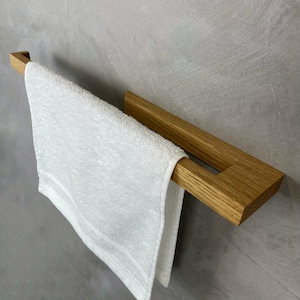 Porte-serviettes minimaliste en bois, porte-serviettes en chêne, porte-serviettes fonctionnel fait main dans un style scandinave, cadeau pour la nouvelle maison,