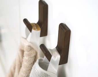 Eleganti ganci autoadesivi in legno di frassino e rovere americano: appendiabiti da parete minimalisti