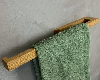 Minimalistisk handdukshängare i ek: Handgjord skandinavisk badrumsinredning