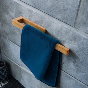 Toallero de roble nórdico: autoadhesivo, decoración minimalista para el baño, sin necesidad de taladrar, ideal para espacios pequeños.