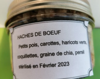 Repas complet à base de haché de bœuf,  croquette, nourriture pour animaux de compagnie