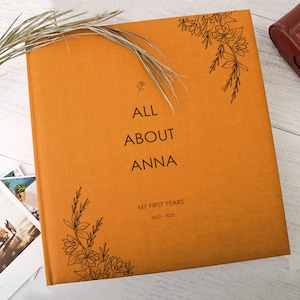 Optimistic Yellow Personalisiertes Babyfotoalbum Fotogeschenkandenken 30 ecru Karten 60 Seiten Memory Book