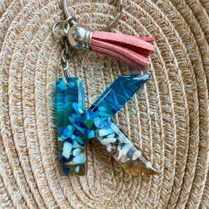 Crushed shell resin keyring - Ocean Blue