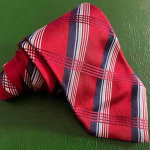 Red Italian made luxury tie by Profuomo