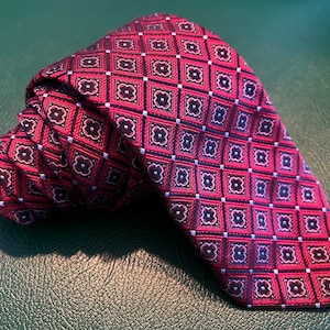 Red Altio pure silk tie