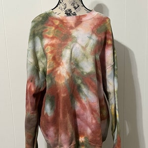 Fall inspired tie dyed Adult size large Gildan crewneck sweatshirt.