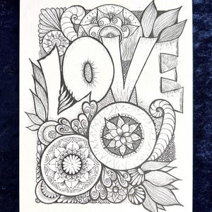 Love Postkarte zum Ausmalen mit feinen Mandala-Elementen und liebevollen Zentangle Mustern