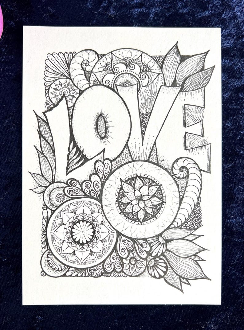 Love Postkarte zum Ausmalen mit feinen Mandala-Elementen und liebevollen Zentangle Mustern