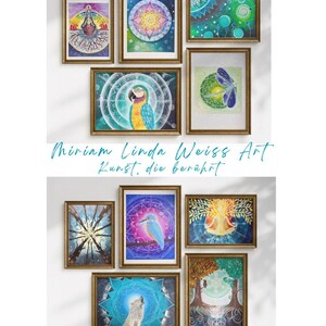 Collage von verschiedenen Kunstdrucken der Künstlerin Miriam Linda Weiss im Rahmen an der Wand