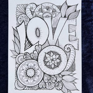 Love Postkarte zum Ausmalen mit feinen Mandala-Elementen und liebevollen Zentangle Mustern