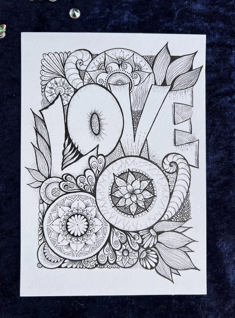 Love Postkarte zum Ausmalen mit feinen Mandala-Elementen und liebevollen Zentangle Mustern