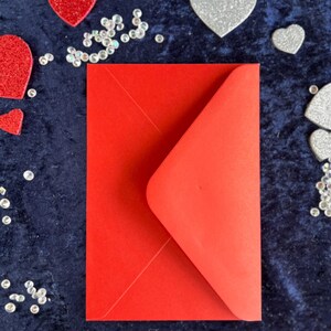 brauner Briefumschlag für die Love Postkarte mit dem zantangle Muster