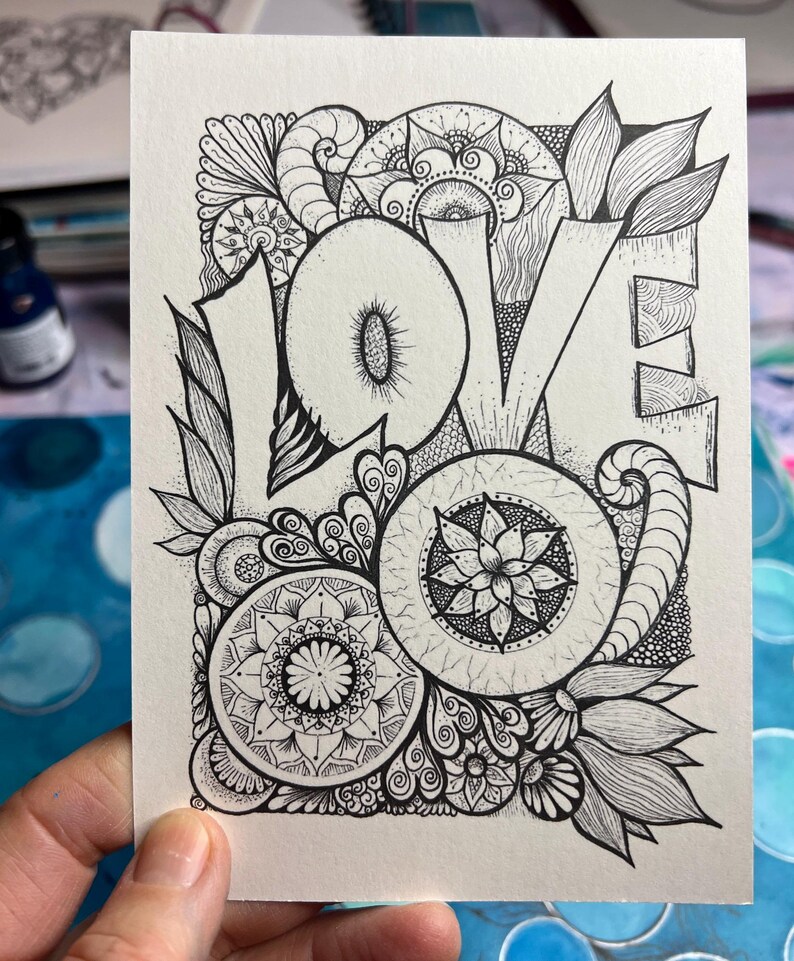 Handgezeichnete Love Postkarte zum Ausmalen in der Hand als Dankeschön Grußkarte