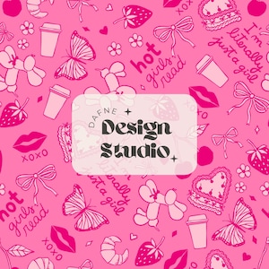 Puede incluir: Patrón rosa con mariposas, lazos, fresas, tazas de café y los textos "hot girls read" y "I'm literally just a girl". El diseño incluye el texto "DAFNE + Design Studio".