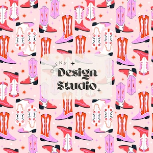 Puede incluir: Un patrón repetido de botas de vaquero coloridas en tonos de rosa, naranja y blanco sobre un fondo rosa claro. Las botas tienen varios diseños, incluyendo patrones florales y geométricos. El texto "DAFNE + Design Studio +" está superpuesto en la imagen.