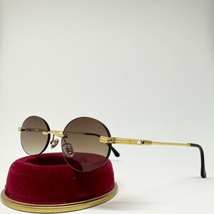 lunettes de soleil classique tendance de luxe image 4