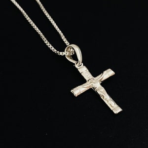 Jesus Kreuz Anhänger, kleine silberne Kreuz Halskette, silbernes Kruzifix, kleine Kreuz Halskette, Glaube Halskette, Jesus Christus Halskette, kleines Kreuz