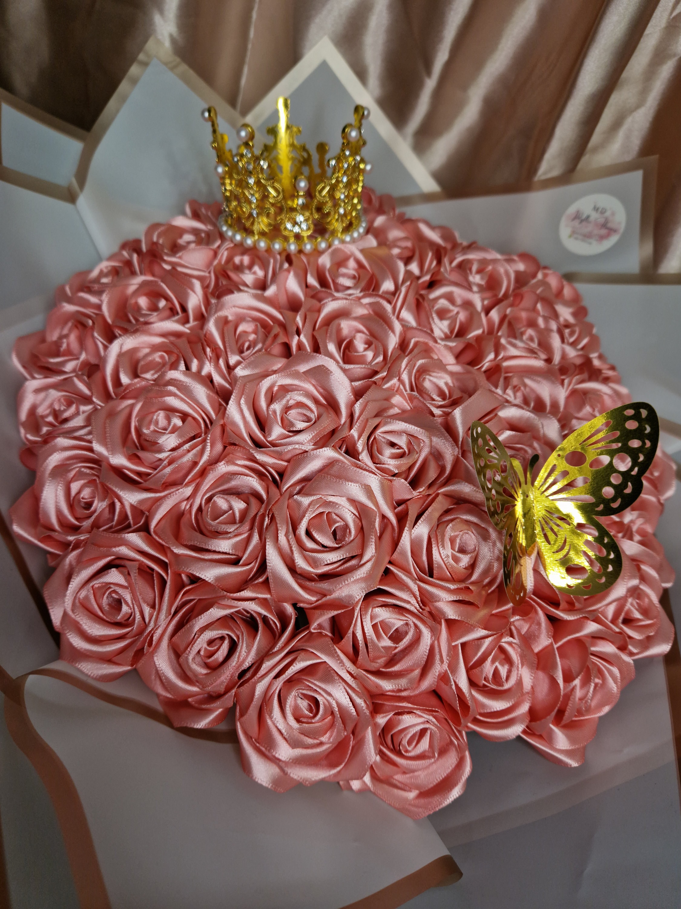50 rosas eternas bicolor más listón personalizado, corona y