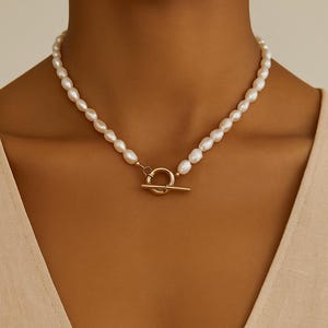 Collana di perle d'acqua dolce da sposa: gioielli delicati e particolari fatti a mano