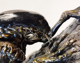Hand-Painted Alien Xenomorph Figurine | Collectible Resin Statue