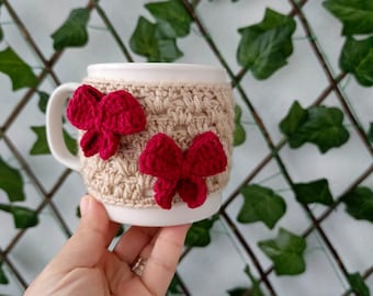 Crochet Christmas Bow Cup Cozy Pattern: Granny Square Mug Rug (Digital Download)
