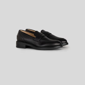 ethical shoes, comfy office shoes, every day dress shoe, office woman  shoes, black loafers, slip on loafers, woman loafers, handmade shoes, black leather flats, wide fit shoes, black college shoes, leather loafers, aelia handmade