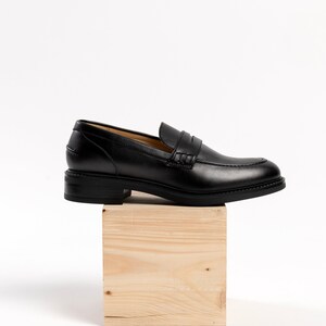 ethical shoes, comfy office shoes, every day dress shoe, office woman  shoes, black loafers, slip on loafers, woman loafers, handmade shoes, black leather flats, wide fit shoes, black college shoes, leather loafers, aelia handmade