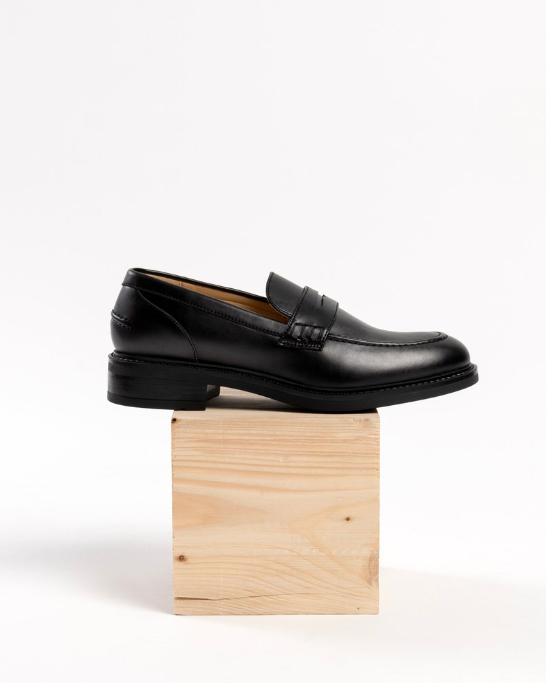 ethical shoes, comfy office shoes, every day dress shoe, office woman  shoes, black loafers, slip on loafers, woman loafers, handmade shoes, black leather flats, wide fit shoes, black college shoes, leather loafers, aelia handmade