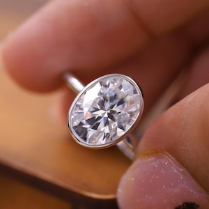 Anillo de propuesta con engaste de bisel completo, regalo de aniversario, anillo de compromiso con diamante creado en laboratorio de talla ovalada, anillo de bodas de oro macizo de 14 quilates, anillo para mujer.