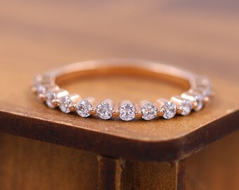 Runder geschnittener farbloser Moissanite Wedding Band, 3/4 Eternity Verlobungsring, Bubble Prong Set Passender Band, minimalistischer Band, feiner Brautring