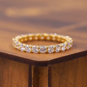 Round Brilliant Cut Moissanite Wedding Band, Bubble Shape Matching Band for Engagement Ring, Full Eternity Shared Prong Set Anniversary Band