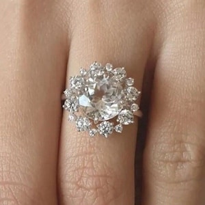 Portugieser Schnitt Starburst Cluster Halo Ring, Runder Moissanit Verlobungsring, Schneeflocke Halo Vorschlag Ring, Jubiläumsgeschenk für Frauen