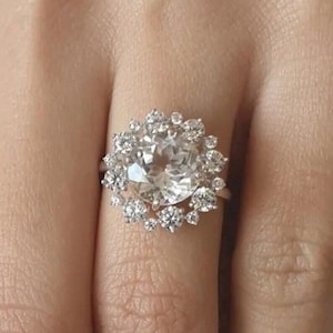 Anillo de compromiso con diamante victoriano de corte redondo de 1,5 quilates, anillo con halo de copo de nieve de corte portugués, anillo de propuesta de diamante de moissanita, regalo de aniversario.