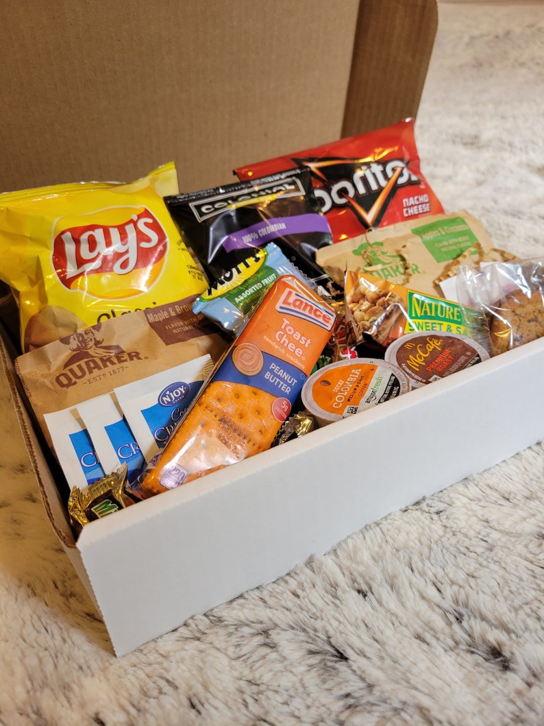 Short Term Rental Housewarming Gift Basket for Guest, Hosting Gifts